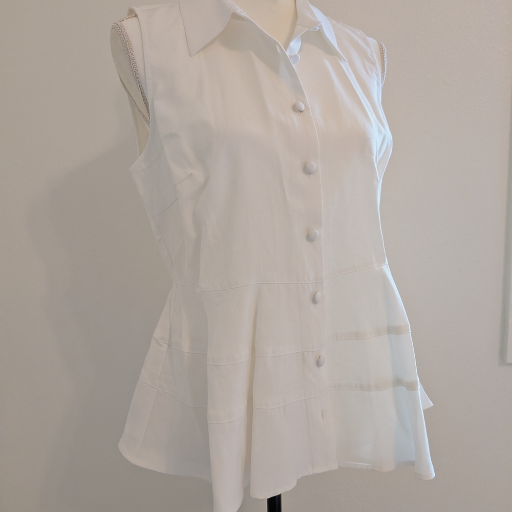 NWOT Pomander Place White Sleeveless Ashlen Rayon Peplum Top Size M - Picture 3 of 5